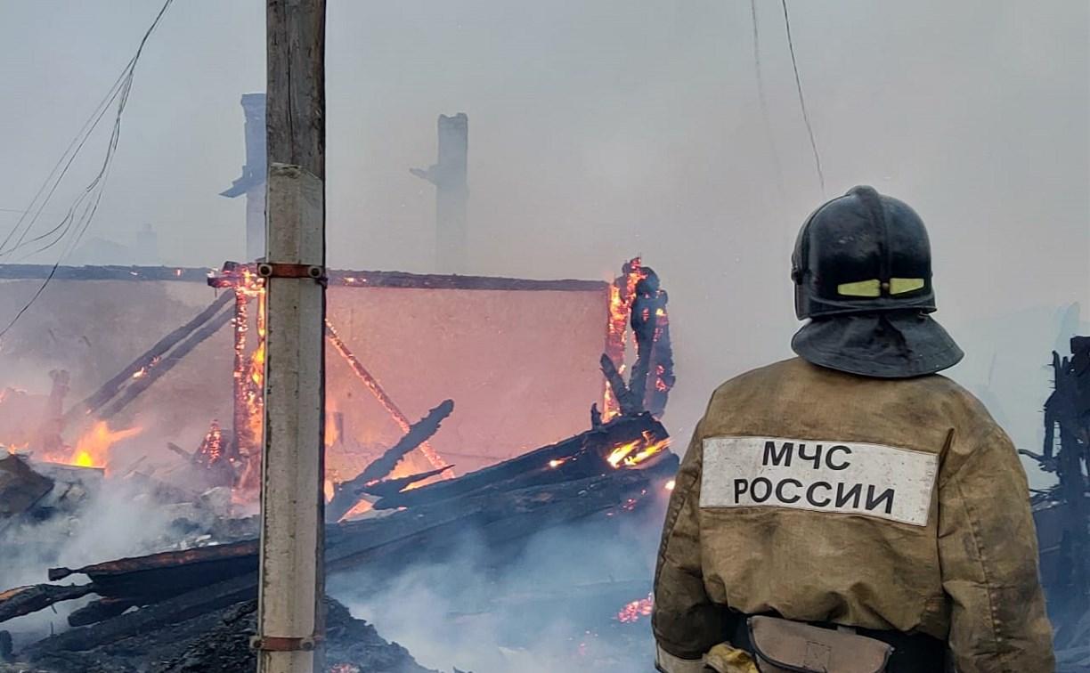 Пострадавшим при пожаре в Озерском семьям оперативно выплатят по 50 тысяч рублей