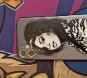 На чехле - певица: владельца iPhone 11 ищут в Южно-Сахалинске