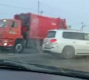 Массовое ДТП в Южно-Сахалинске: легковушка попала под самосвал, а после врезалась в джип