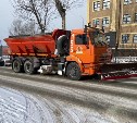 Резиновые накладки на снегоуборочную технику надели в Южно-Сахалинске