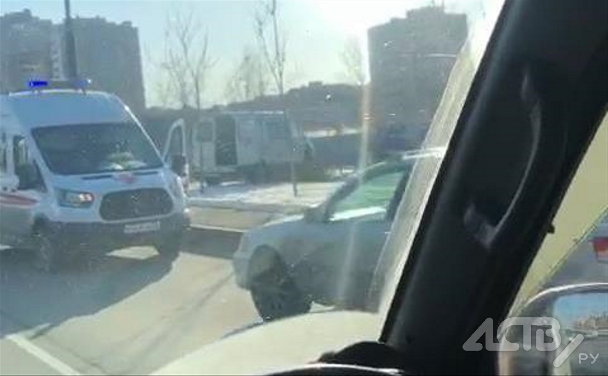 В Южно-Сахалинске водитель санитарной машины умер за рулём, когда вёз пациента домой