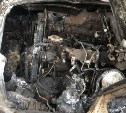 Микроавтобус на ходу загорелся на трассе в Макаровском районе