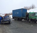 Легковушка и большегрузный автомобиль столкнулись в районе Чапланово