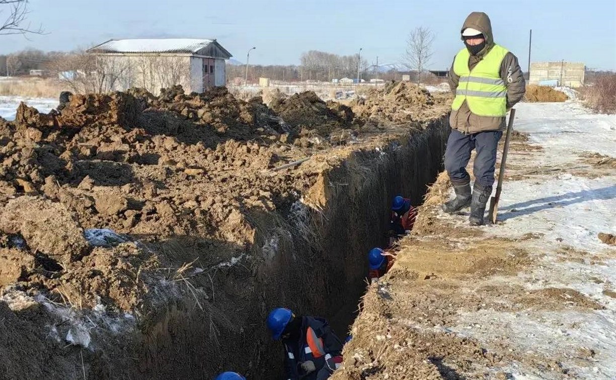 Новый водопровод строят к планировочному району Дальнее