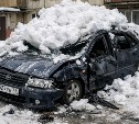 Юристы объяснили, кто возместит ущерб за разбитую машину при падении снега и льда