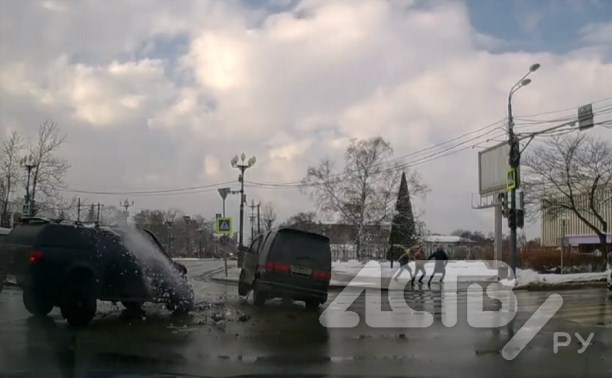Появилось видео жёсткого ДТП на перекрестке в центре Южно-Сахалинска