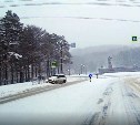 В Южно-Сахалинске "Пробокс" не вписался в поворот, влетел на "зебру" и врезался в ограждение