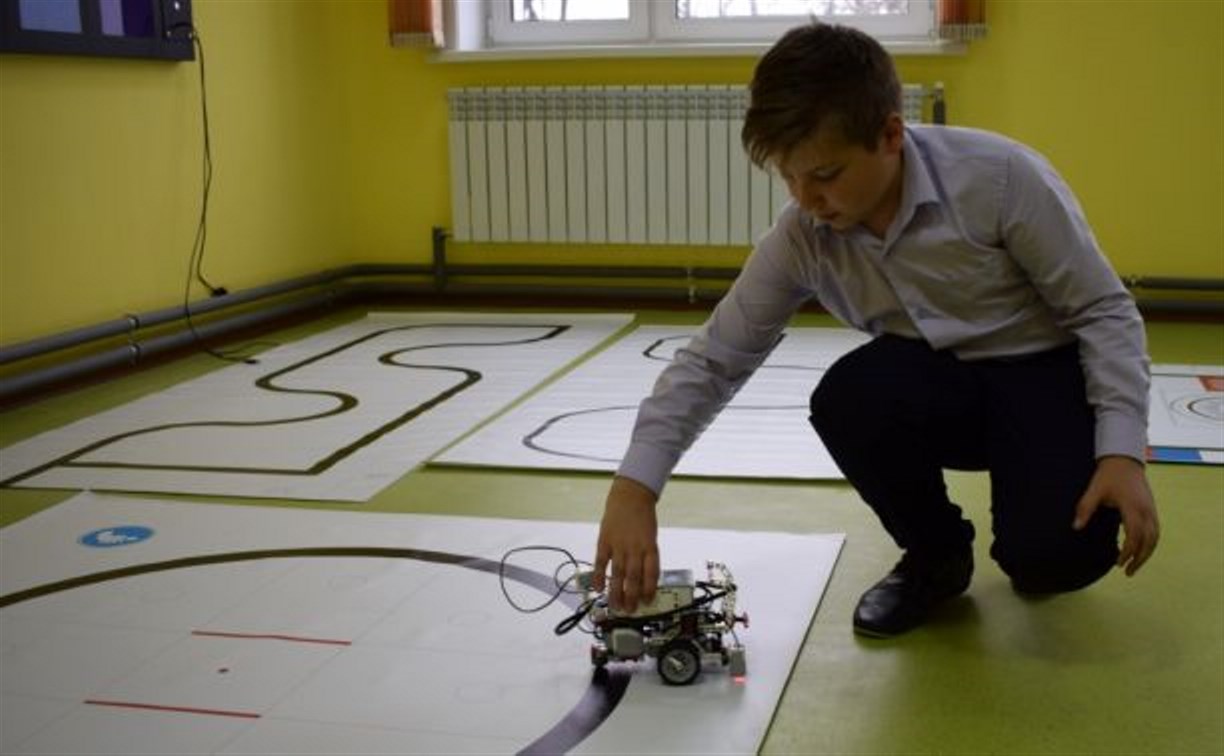 Корсаковские педагоги учат детей делать роботов, которые могут помочь пенсионерам