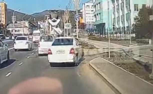 Водители в Южно-Сахалинске впечатлились наглостью таксиста