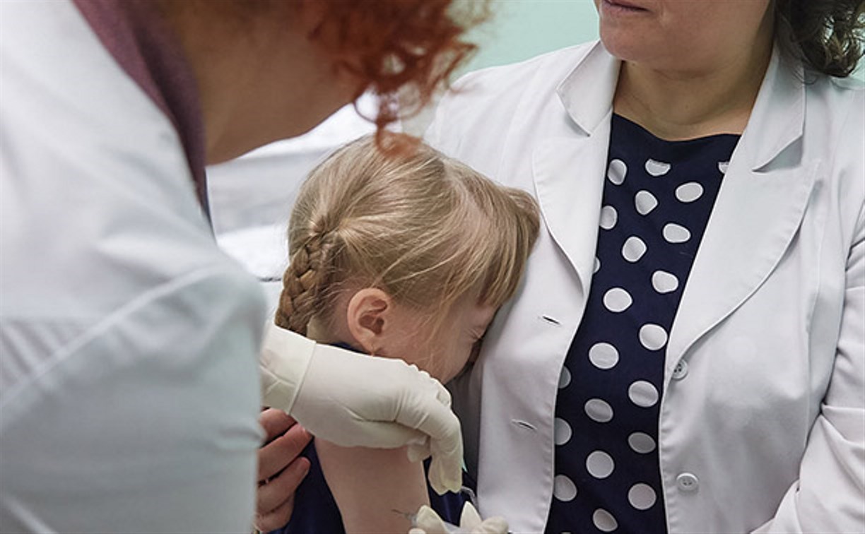 В детских садах Южно-Сахалинска начали ставить прививки от энцефалита