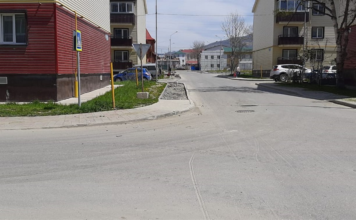Жители 25 мкр Южно-Сахалинска просят установить светофоры возле домов