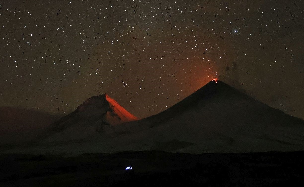 Посмотрите, как красиво: на Камчатке извергаются вулканы Ключевской и Безымянный