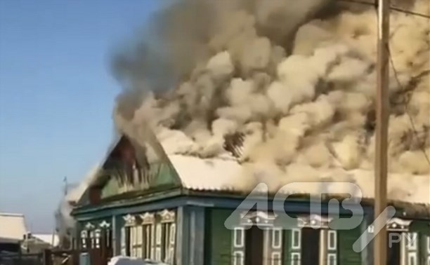 Дым на всю округу: появилось видео, как начинался пожар в СНТ “Агат“ в Южно-Сахалинске