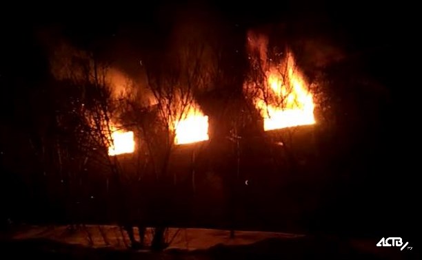 Склад рыбодобывающего предприятия сгорел в Александровске-Сахалинском