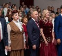 Более 50 педагогов в Южно-Сахалинске получили награды в честь Дня учителя