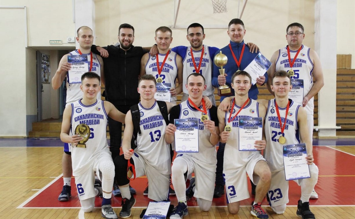 «Сахалинские медведи» впервые выиграли открытый чемпионат Южно-Сахалинска по баскетболу 