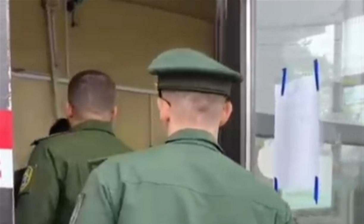 В Южно-Сахалинске проверили автомастерские и автомойки: выявили нарушителя воинского учёта