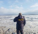 Инспекторы СКТУ навестили рыбаков на неокрепшем льду в Охинском районе