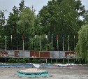 Вандалы испортили баннер в городском парке Южно-Сахалинска