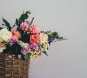 "Вам письмо и цветы": стало известно, чем мошенники "берут" молодёжь на Сахалине