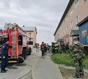Пожар в многоквартирном доме в Невельске: огнеборцы эвакуировали 5 человек