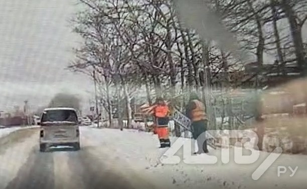 "Южно-Сахалинск украли": автомобилисты заметили, что кто-то утащил табличку с названием города