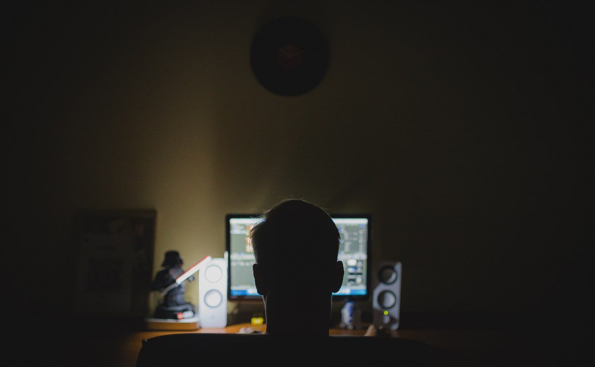 В Барнауле нашли дроппера, который помог мошенникам обмануть сахалинца от имени водоканала