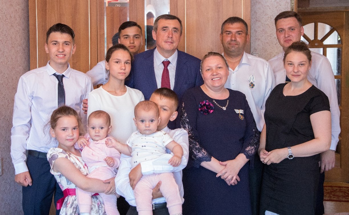 Многодетная семья вернулась на Сахалин после встречи с Владимиром Путиным 