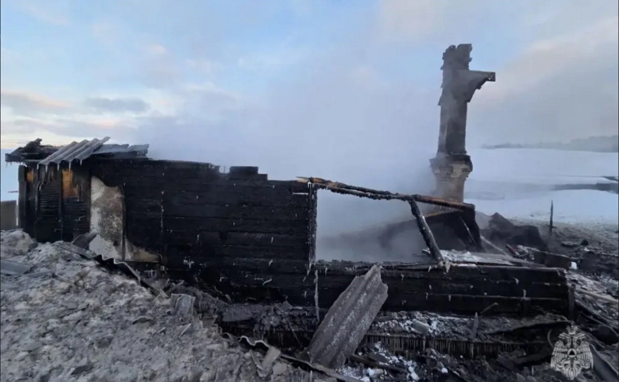 Мужчина погиб при пожаре в сахалинском селе