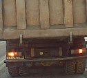 Многотонник пролетел на красный сигнал светофора в Южно-Сахалинске