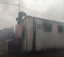 Офисная мебель сгорела в контейнере в Тымовском