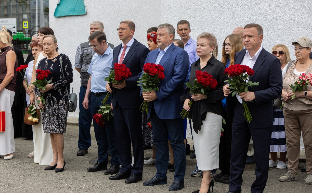 В Сахалинской области почтили память Игоря Фархутдинова и его коллег, погибших в авиакатастрофе