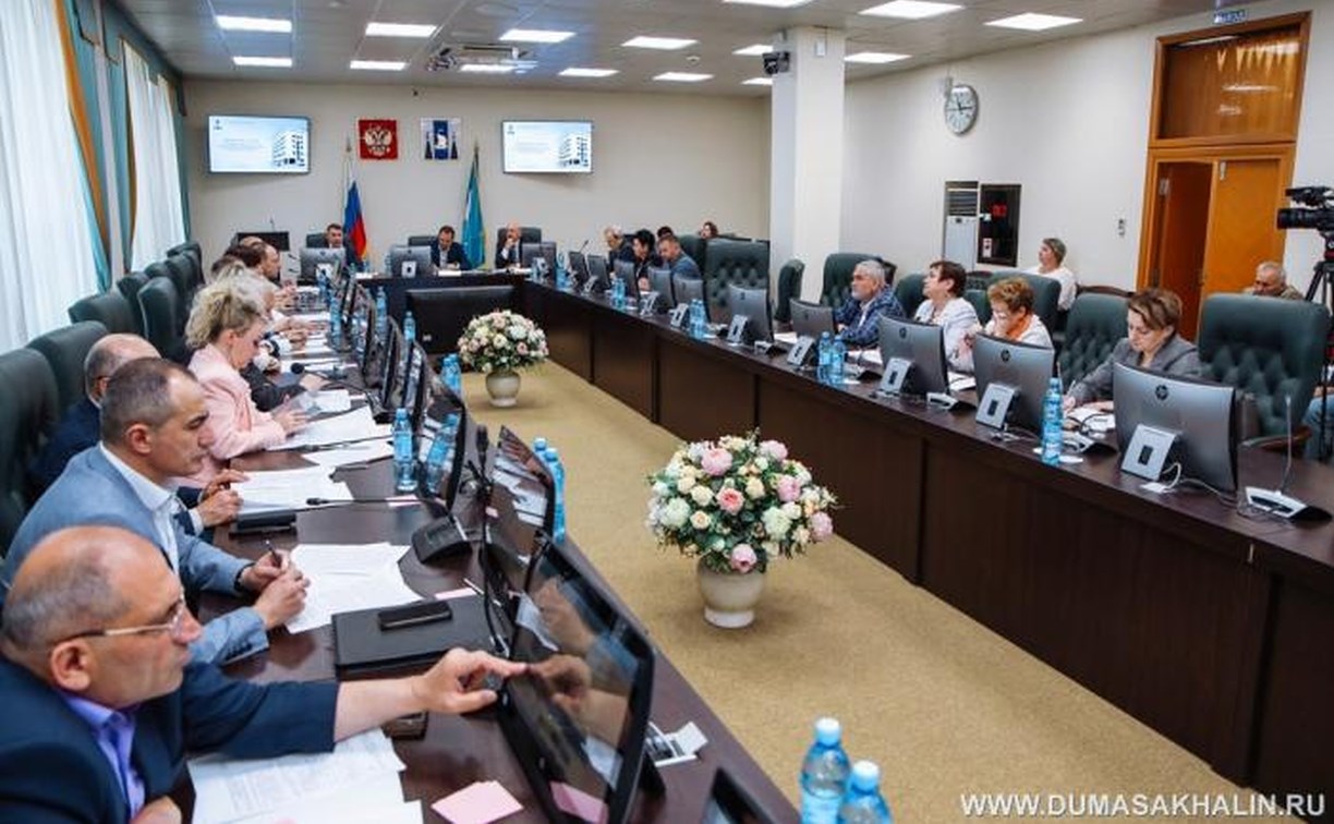 На повышенную индексацию зарплат сахалинских бюджетников заложили 1 млрд рублей