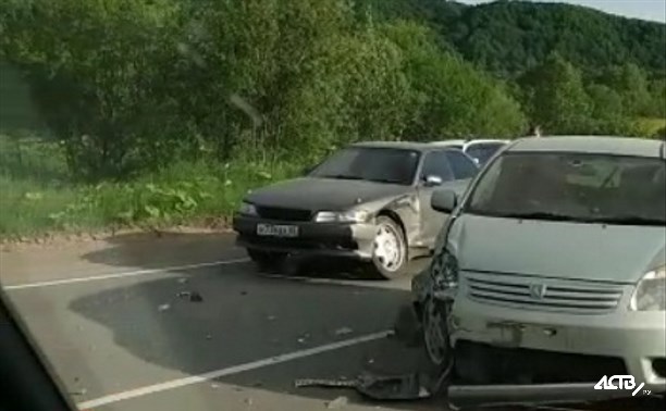 Несовершеннолетняя девушка пострадала при ДТП в Холмском районе