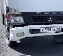 Тёмный автомобиль столкнулся с грузовиком и скрылся с места ДТП в пригороде Южно-Сахалинска