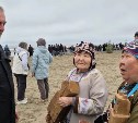 На берегу залива Терпения в Поронайске почтили Духа – Хозяина моря