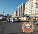 Попавший в ДТП автомобиль отбросило на пешехода в Южно-Сахалинске