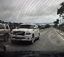 Водитель на Infiniti по неизвестной причине пошел на обгон прямо в лоб встречного авто