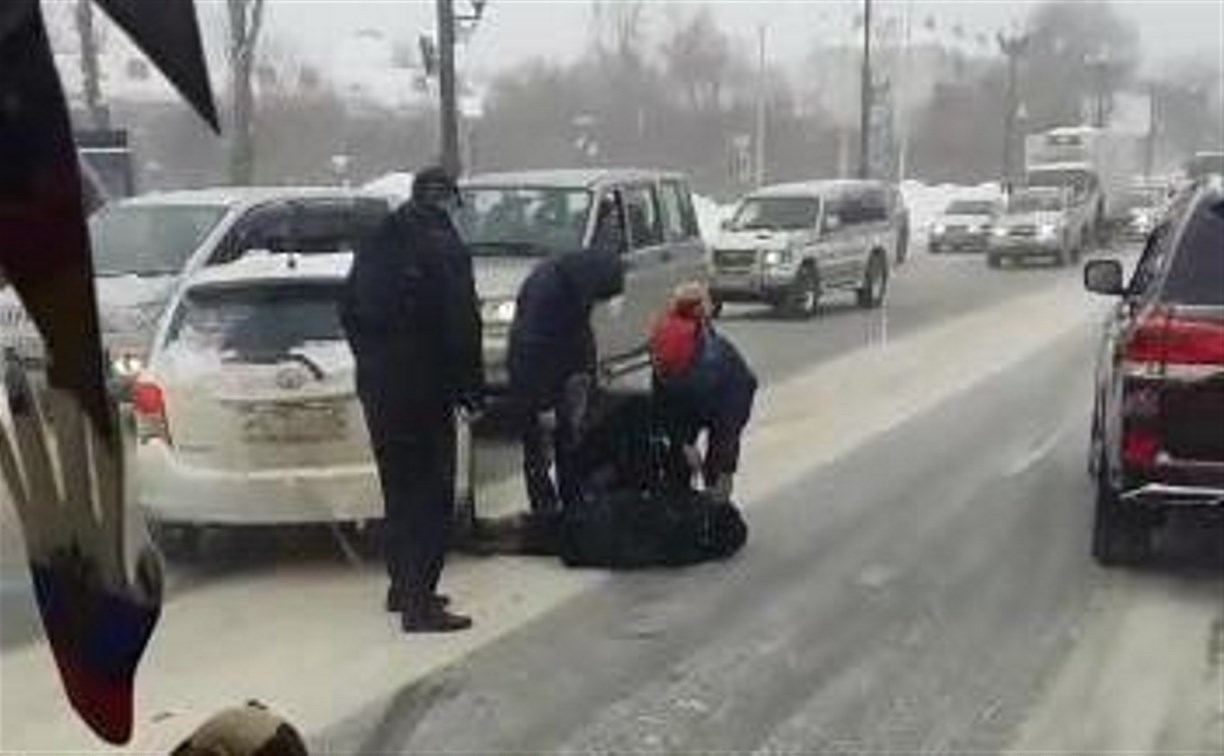 Иномарка сбила женщину в Южно-Сахалинске