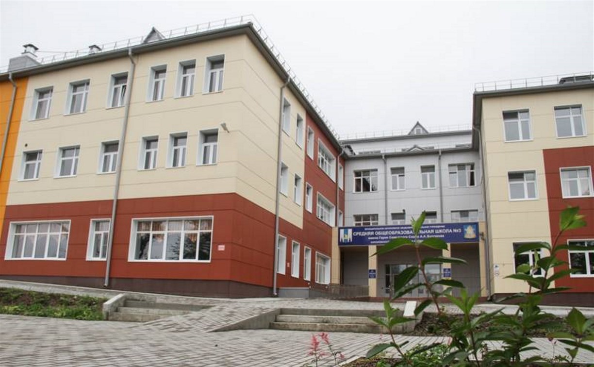 Сахалинских школьников пообещали не переводить на удаленку