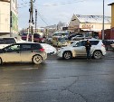 Очевидцев столкновения Toyota Auris и Toyota RAV4 ищут в Южно-Сахалинске