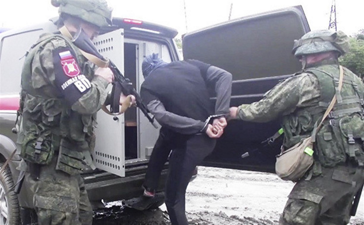 Уничтожать условных диверсантов тренируется военная полиция на Сахалине
