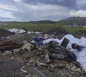В Макарове строительные отходы и бытовой мусор складируют в водоохранной зоне