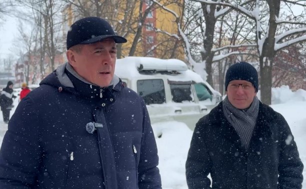 Валерий Лимаренко оценил ход уборки снега во дворах Южно-Сахалинска 