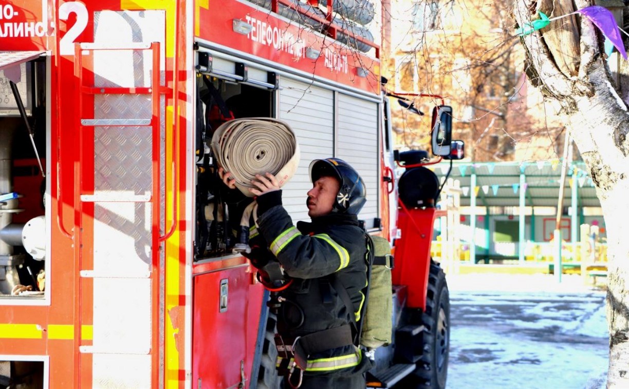 Пожар в четырёхэтажке потушили в Южно-Сахалинске