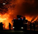 Девять пожарных спасали от огня постройку в Тымовском районе