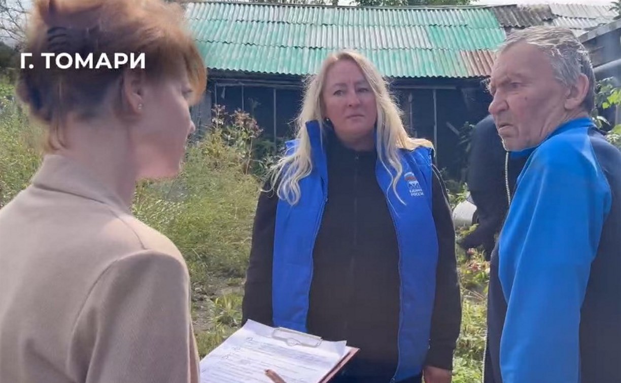Сахалинцам после циклона помогают водой, мотопомпами и тепловыми пушками