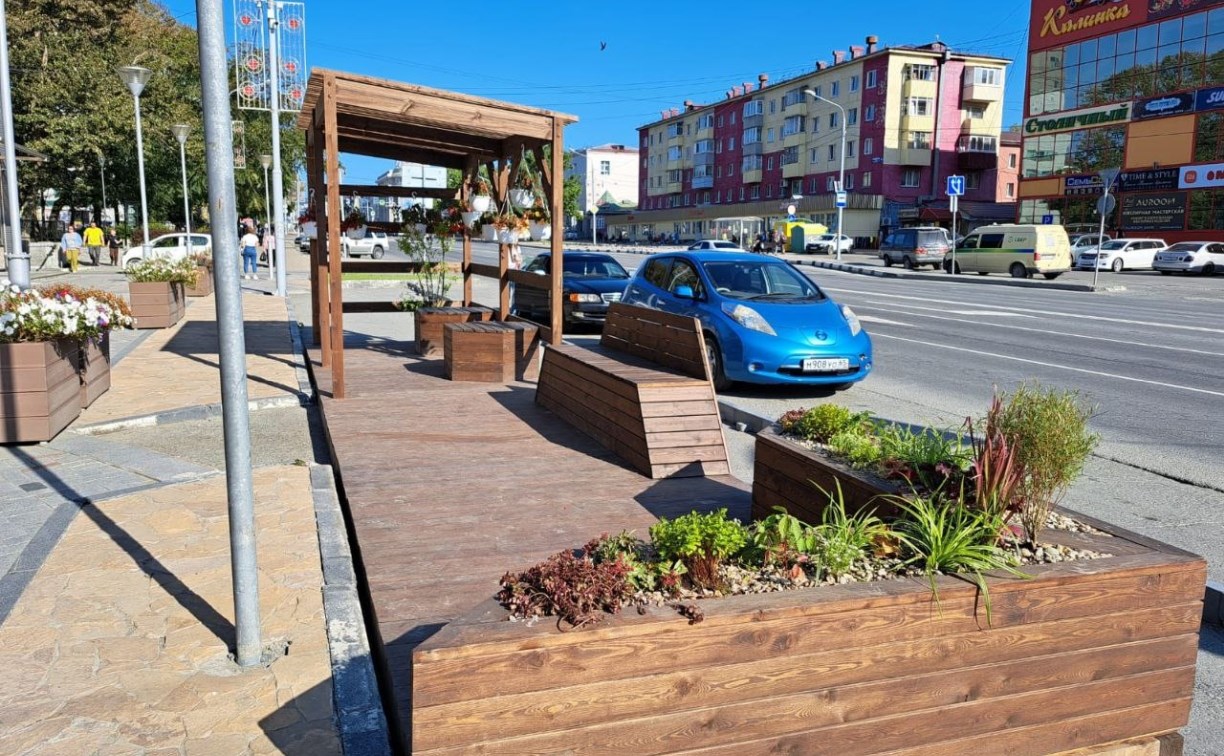 "Вместо парковки - парклет": Вишневский похвалил новую зону отдыха в Южно-Сахалинске