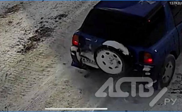 Врезался и скрылся: в Южно-Сахалинске ищут водителя, который задом въехал в припаркованный "Филдер"
