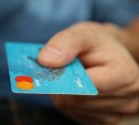 Южносахалинка украла с карты подруги 10 тысяч рублей и потратила на себя